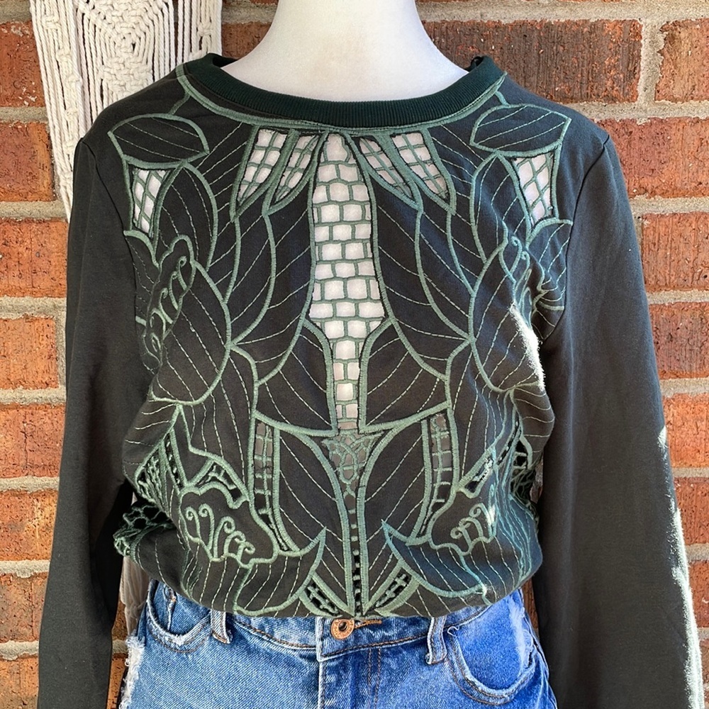 VO Jeans | Green Cutout Cropped Sweater - M